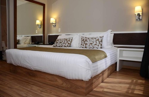Cuauhtémoc Hotel | Hotel Plaza Revolución