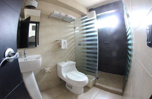 Colonia 5 de Diciembre Hotel | Hotel Portonovo Plaza Malecón