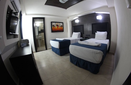 Colonia 5 de Diciembre Hotel | Hotel Portonovo Plaza Malecón