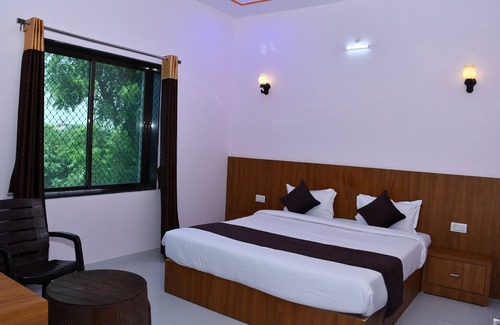 Shri Madhopur Hotel | Hotel Prayagraj