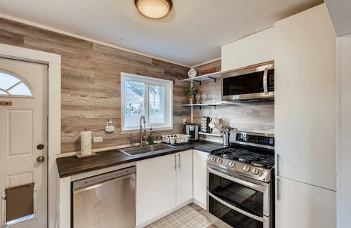Lakewood Casa | Hotel Quality Stay in the Heart of Lakewood