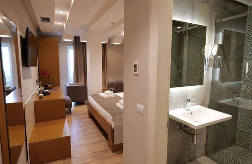 Tirana Hotel | Hotel Queen