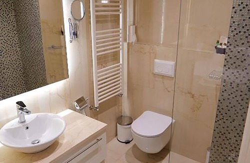 Tirana Hotel | Hotel Queen