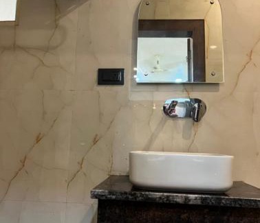 Mathura Hotel | Hotel Radhika's Inn