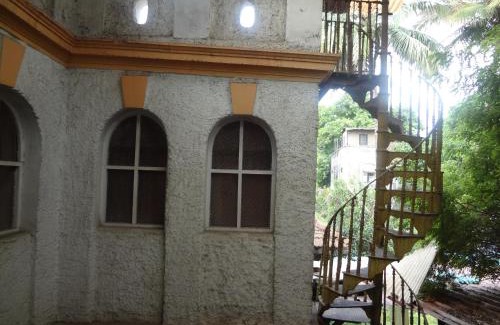 Central Pune Cabina | Hotel Rajmandir