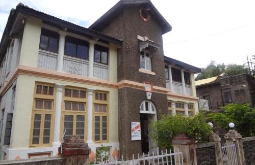 Central Pune Cabina | Hotel Rajmandir