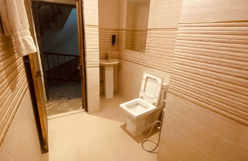Mahipalpur Extension Casa | Hotel Red Blu