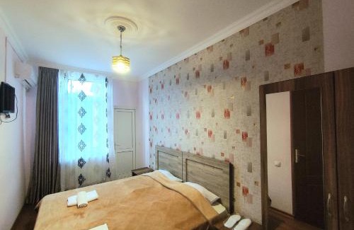 Akhaltsikhe Cama Y Desayuno | Hotel "Red House"