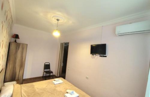 Akhaltsikhe Cama Y Desayuno | Hotel "Red House"