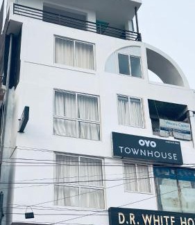 Sector 27 Casa | Hotel Relax Inn-Couple Friendly Hotel- Noida Sector 27