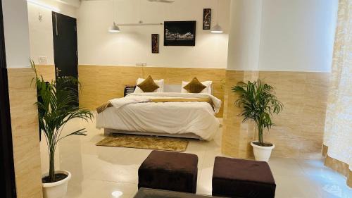 Sector 27 Casa | Hotel Relax Inn-Couple Friendly Hotel- Noida Sector 27