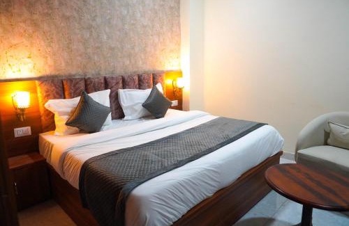 Noida Hotel | Hotel Relax Suites FNG Expresway 63 Noida