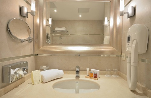 Cannes City Centre Hotel | Hotel Renoir