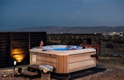 Joshua Tree Casa | Hotel Reset prototype. 9 secluded acres.Art Gallery.Dark Skies.Hot tub. Aliens.