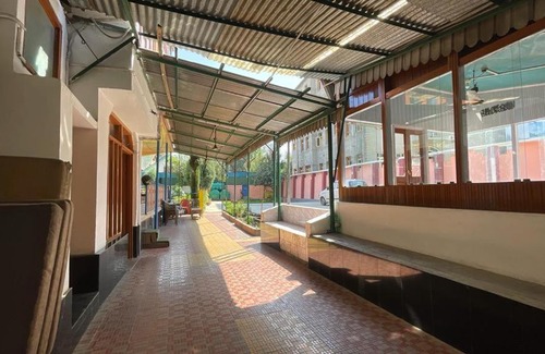 Srinagar Hotel | HOTEL RESHI