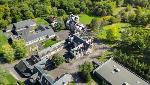 Neuvy-sur-Barangeon Complejo | Hotel-Restaurant Domaine de la Grande Garenne