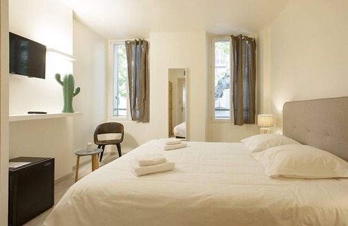 Collobrieres Hotel | Hotel restaurant des Maures