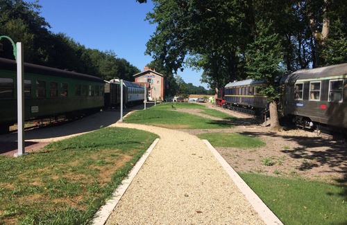 Dracy-Saint-Loup Cama Y Desayuno | Hotel Restaurant Train des Reves