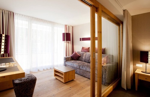 Damuels Apartamento | Hotel Restaurant Walliserstube, Time-out Deluxe - Suite, Shower or bath, South