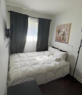 Coquitlam Casa | Hotel Room 2