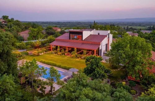 Zegaani Casa | Hotel room in a winery with balcony