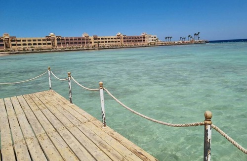 Corniche Road-Dahar Chalet De Esquí | Hotel room in Scandic Resort Hurghada