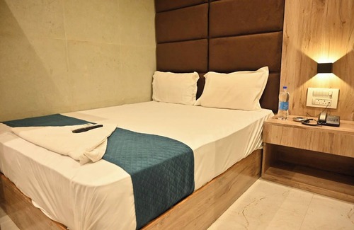 Kurla West Hotel | Hotel Royal Bkc