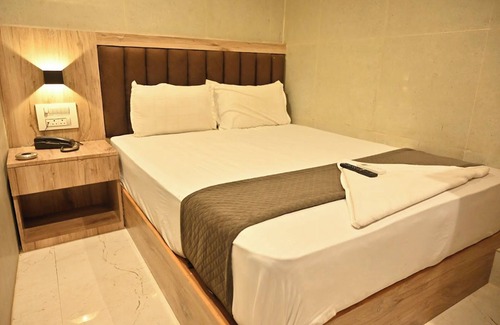 Kurla West Hotel | Hotel Royal Bkc