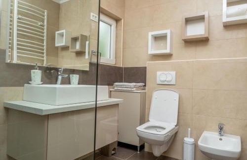 Niksic Cama Y Desayuno | Hotel Royal Garden
