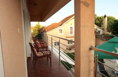 Niksic Cama Y Desayuno | Hotel Royal Garden