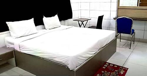 Gachibowli Apartamento | HOTEL ROYAL SUITES AND ROOMS Near AIG Hospital Gachibowli