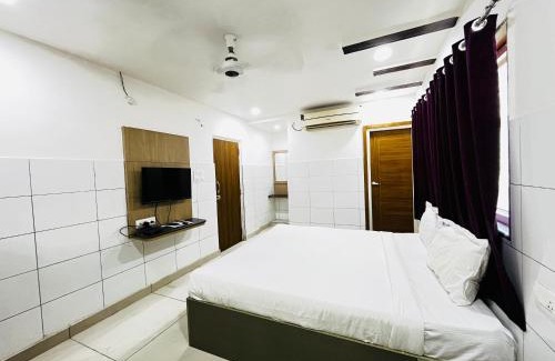 Gachibowli Apartamento | HOTEL ROYAL SUITES AND ROOMS Near AIG Hospital Gachibowli
