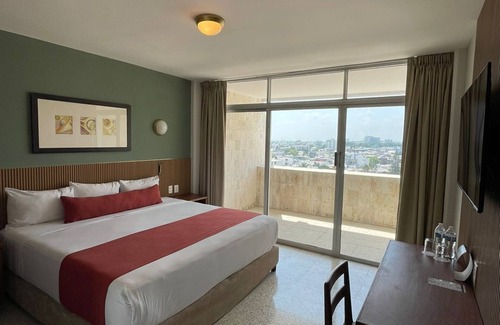 Ricardo Flores Magon Hotel | Hotel Royalty