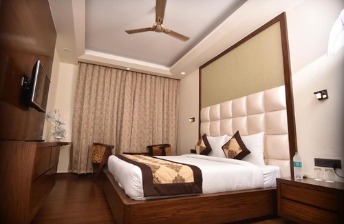 Tonk Road Hotel | Hotel S K Grand
