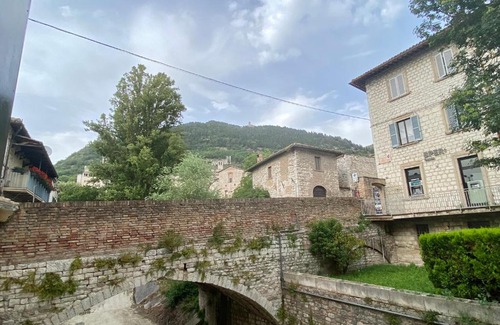 Gubbio Hotel | Hotel San Francesco e il lupo