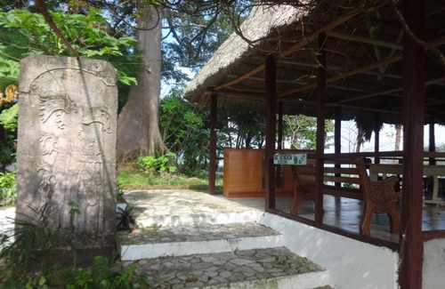 Flores Cabina | Hotel Santa Barbara Tikal