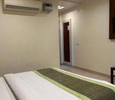 Old Delhi Casa | Hotel Sapphire Deluxe 1 Minutes Walking Distance From New Delhi Railway Station