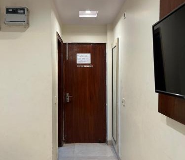 Old Delhi Casa | Hotel Sapphire Deluxe 1 Minutes Walking Distance From New Delhi Railway Station