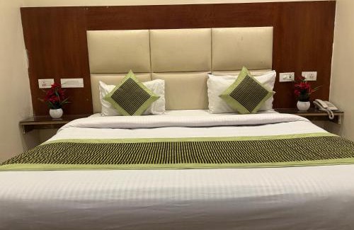 Old Delhi Casa | Hotel Sapphire Dlx 50 Meter From New Delhi Railway Station
