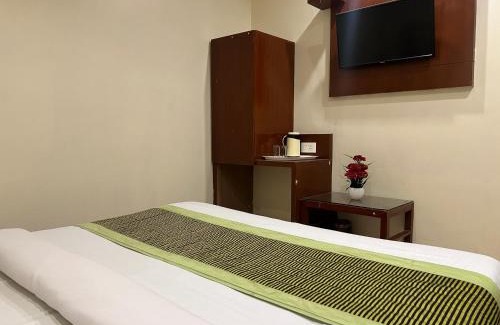 Old Delhi Casa | Hotel Sapphire Dlx 50 Meter From New Delhi Railway Station