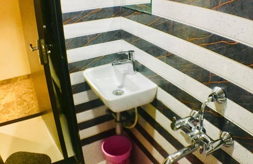 Malad East Casa | Hotel Shalimar