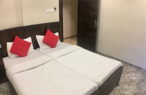 Malad East Casa | Hotel Shalimar