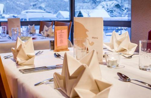 Meiringen Hotel | Hotel Sherlock Holmes & Restaurant "200 m Gondola to Hasliberg Ski"