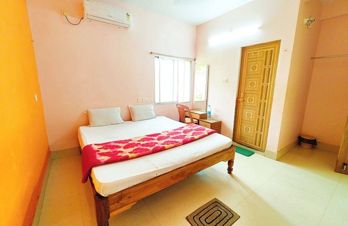 Puri Hotel | Hotel Shivangi In Near Temple Free Wi-Fi