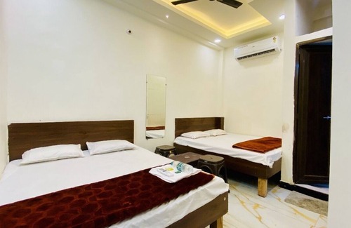 Ujjain Hotel | Hotel Shree Gajanand Palace