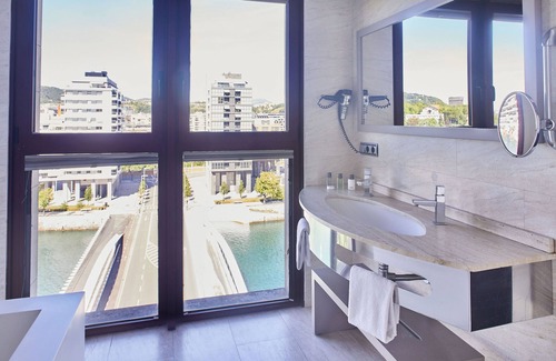 San Sebastian Centro Hotel | Hotel Silken Amara Plaza