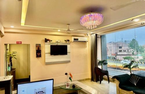Gomti Nagar Hotel | HOTEL SILVER STONE INN