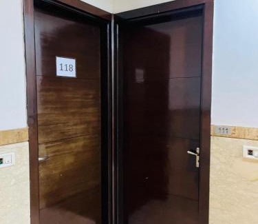 Malviya Nagar Cama Y Desayuno | Hotel Smart Stay - Near Malviya Nagar Metro Station