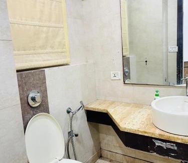 Malviya Nagar Cama Y Desayuno | Hotel Smart Stay - Near Malviya Nagar Metro Station