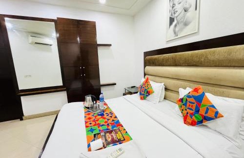 Malviya Nagar Cama Y Desayuno | Hotel Smart Stay - Near Malviya Nagar Metro Station